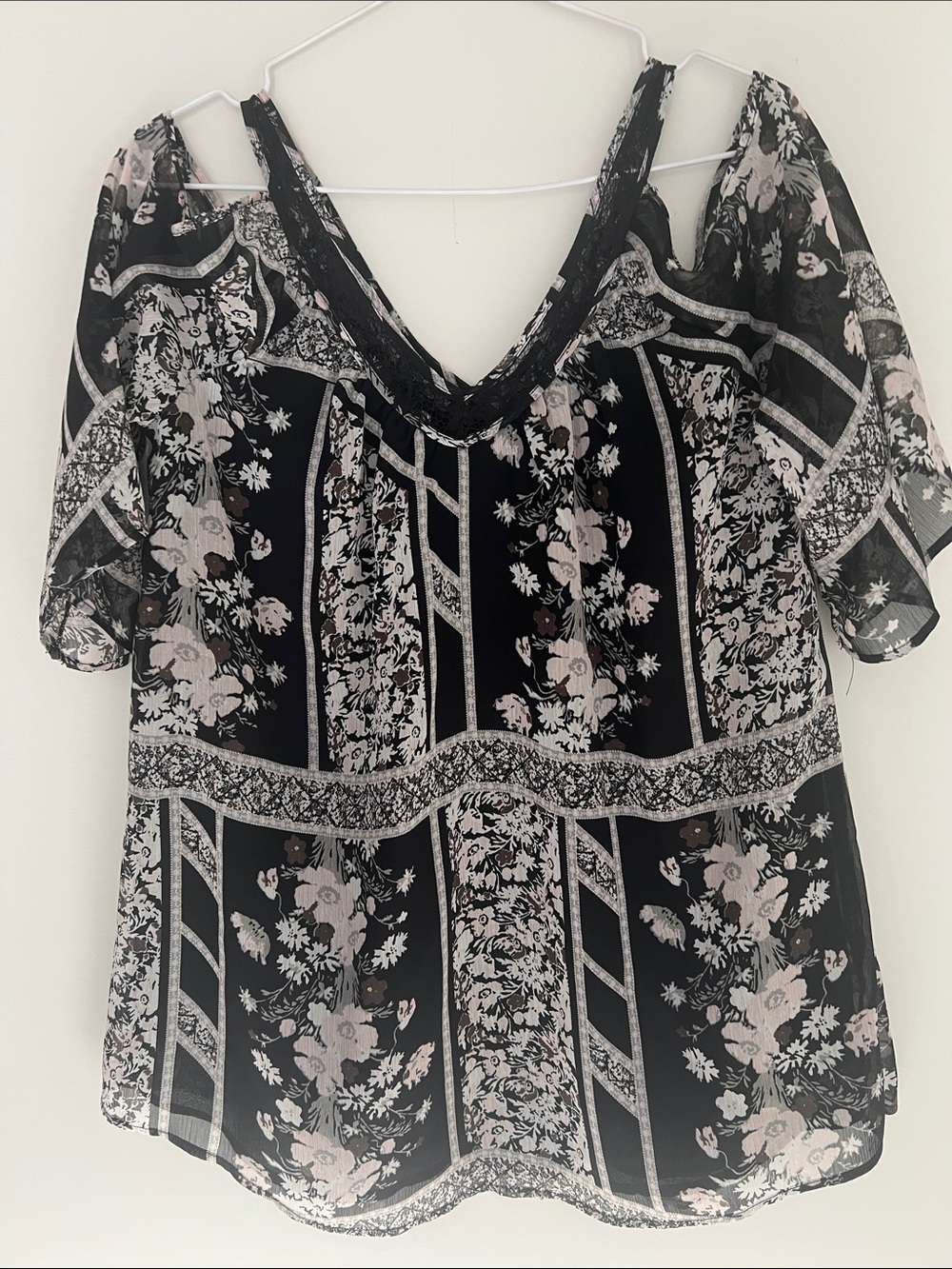 Ricki’s Womens Cold Shoulder Top Black Multicolor